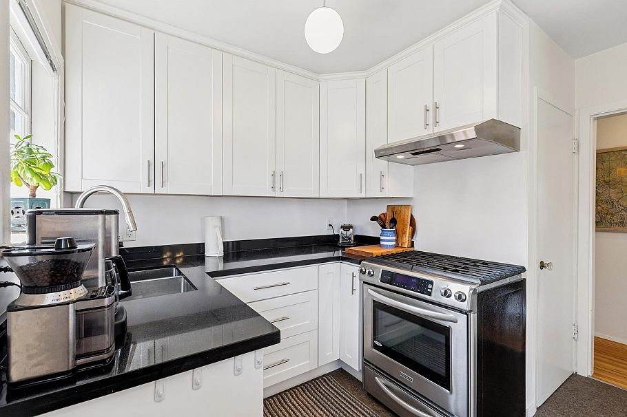 415 W 26th Street North Vancouver, BC - 18