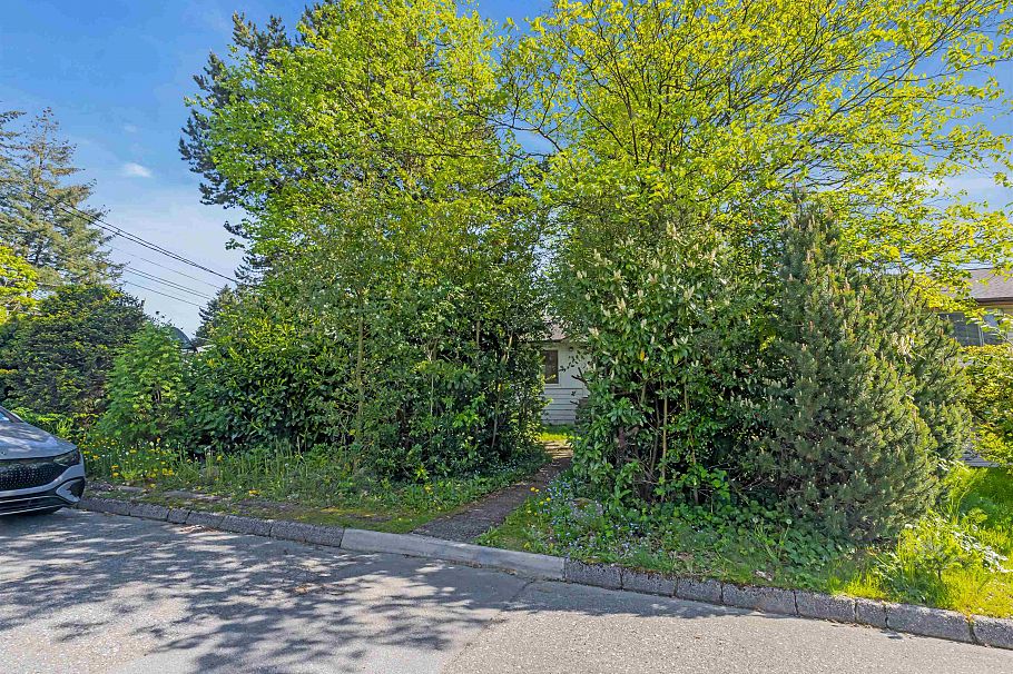 515 W 24th Street North Vancouver, BC - 19