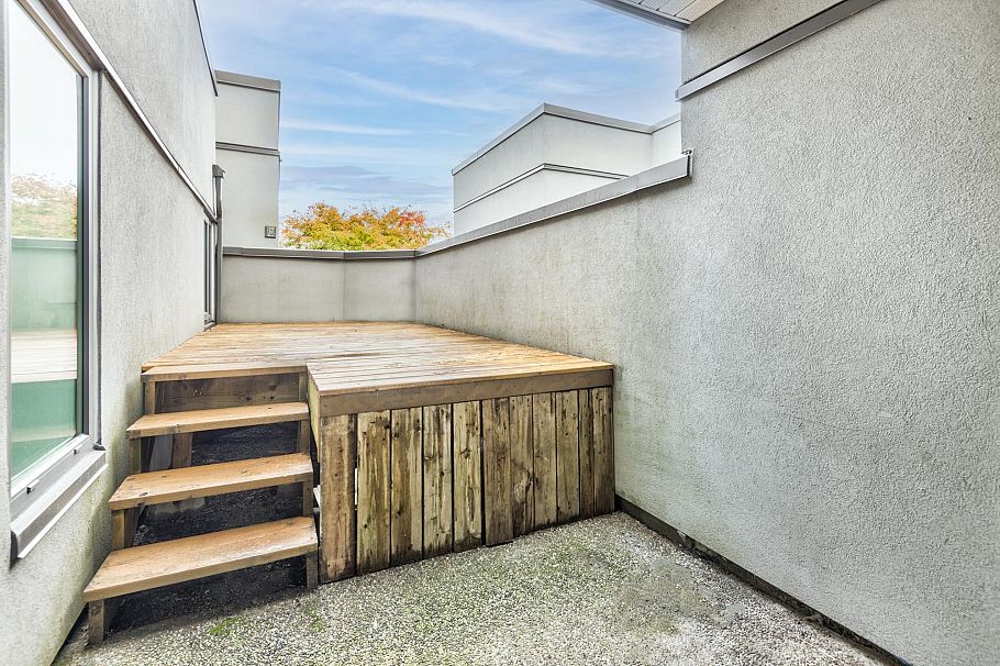 1365 W 8th Avenue Vancouver, BC - 10