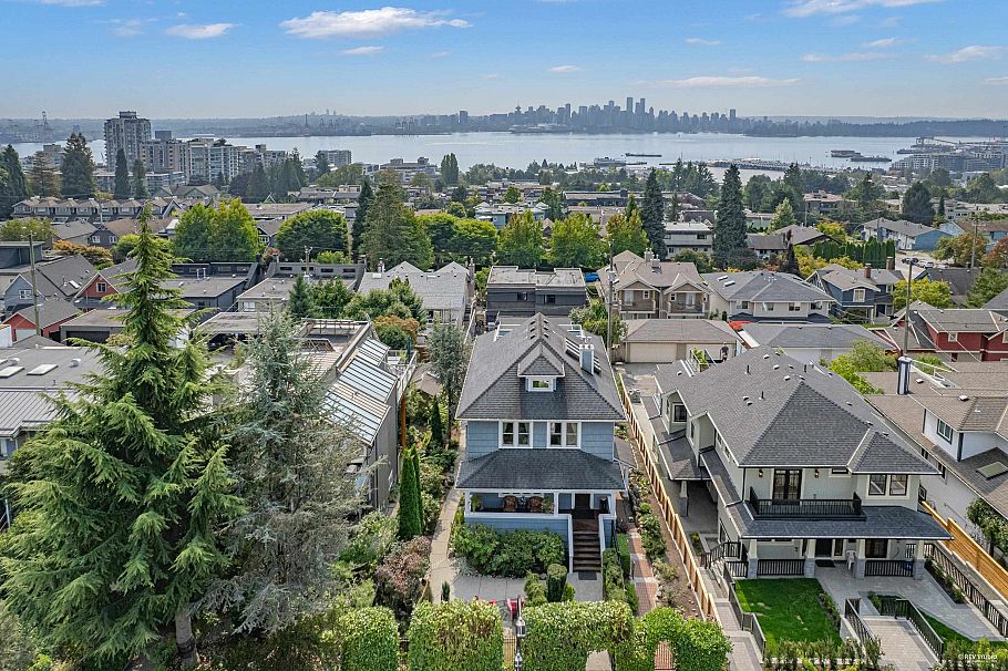 255 W 6th Street North Vancouver, BC - 4