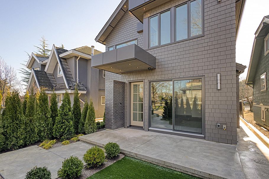 2380 E 5th Avenue Vancouver, BC - 3