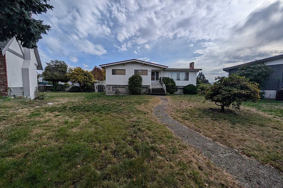 7258 Lancaster Place Vancouver, BC - 2