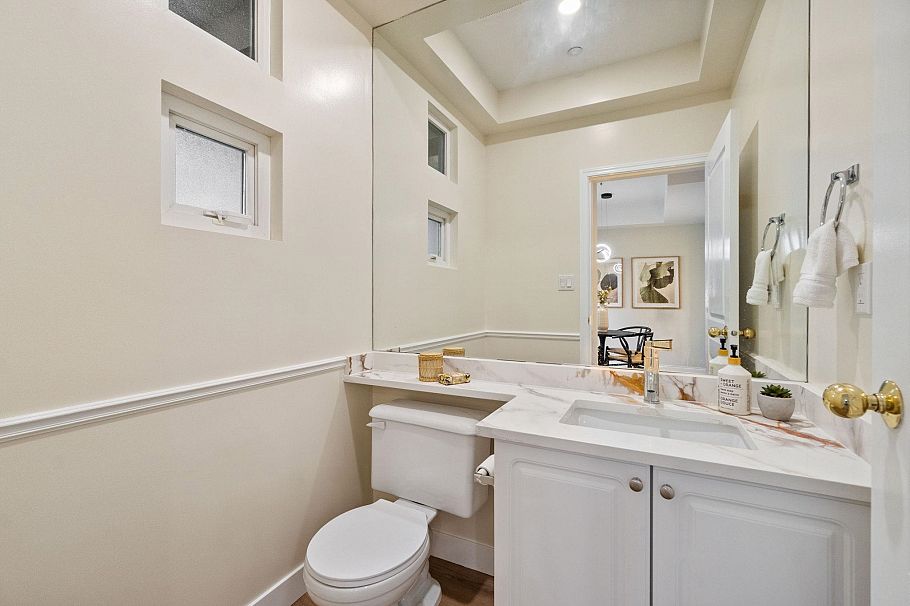 5 119 E 6th Street North Vancouver, BC - 19