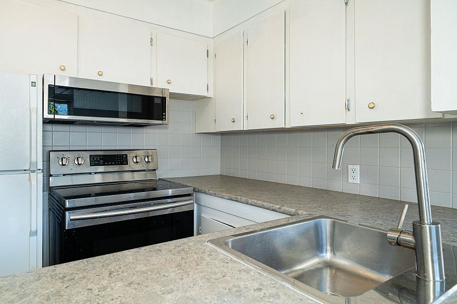 432 W 25th Street North Vancouver, BC - 26