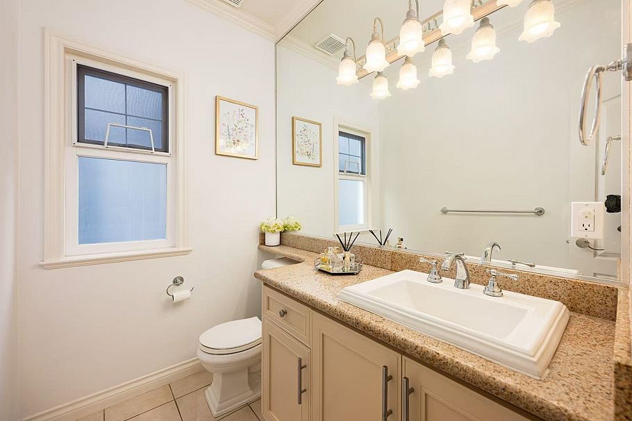 2818 W 19th Avenue Vancouver, BC - 20