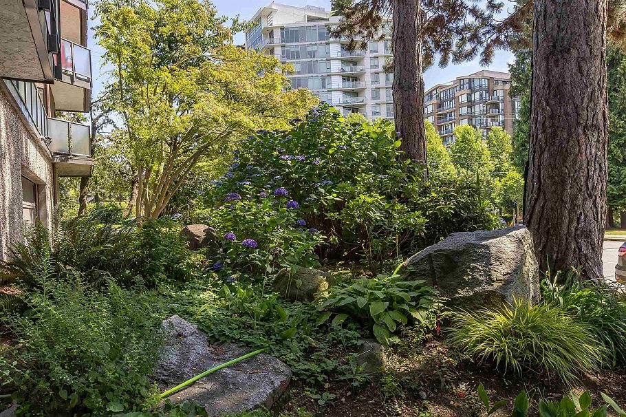 221 210 W 2nd Street North Vancouver, BC - 25