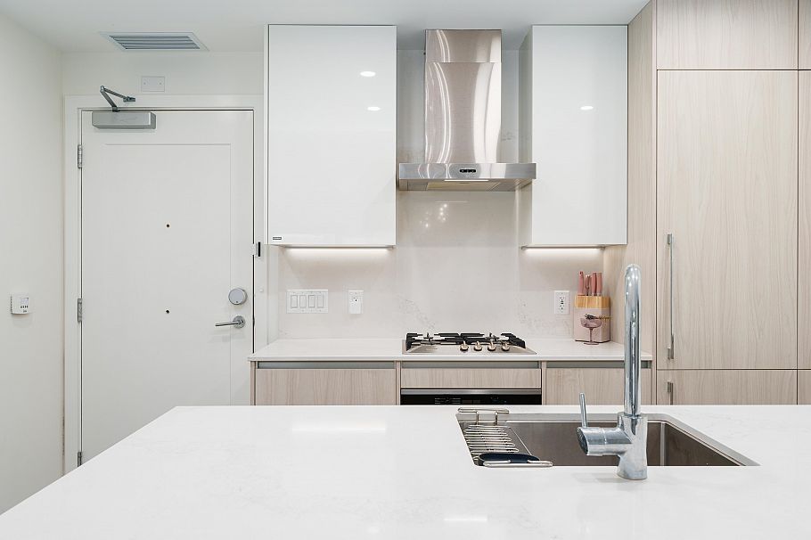 306 477 W 59th Avenue Vancouver, BC - 4