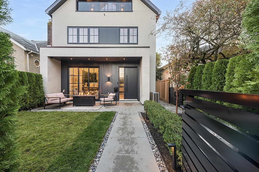 1 240 E 37th Avenue Vancouver, BC - 2