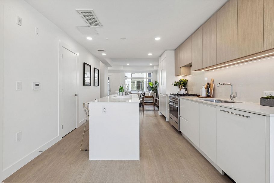 222 1010 W 47th Avenue Vancouver, BC - 5