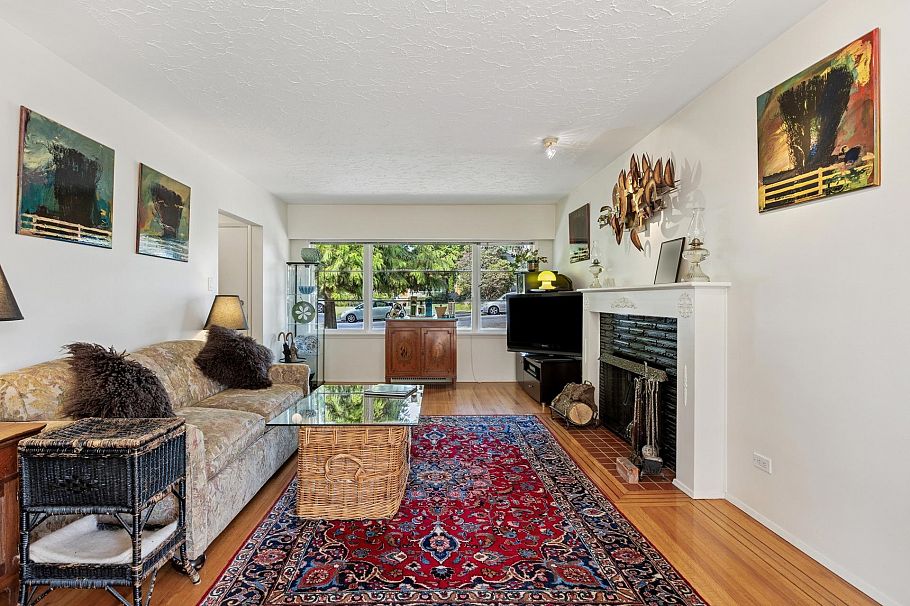 415 W 26th Street North Vancouver, BC - 4