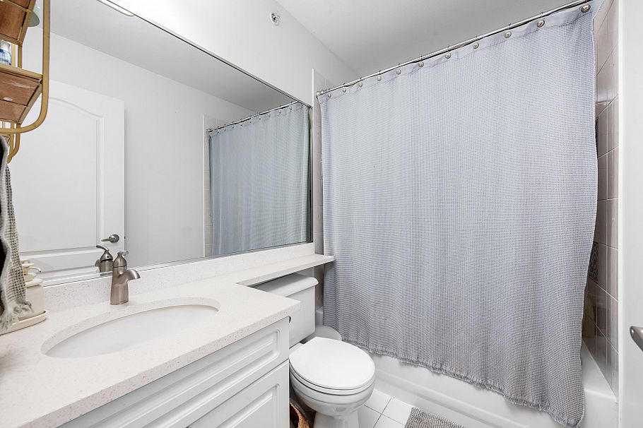 2888 Glen Drive Vancouver, BC - 39