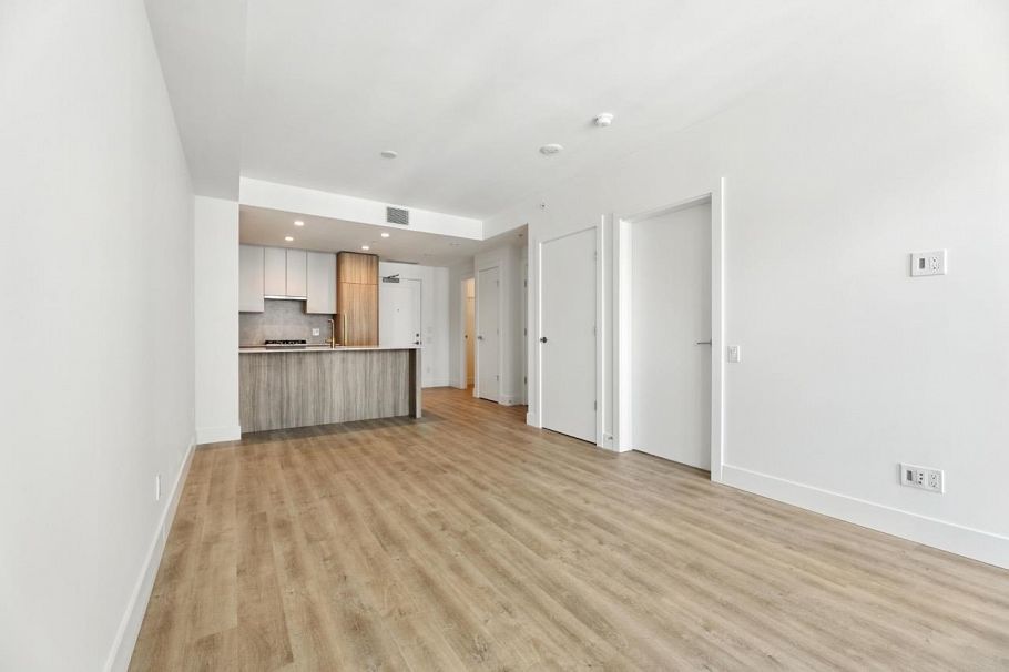 605 2385 Emery Court North Vancouver, BC - 9