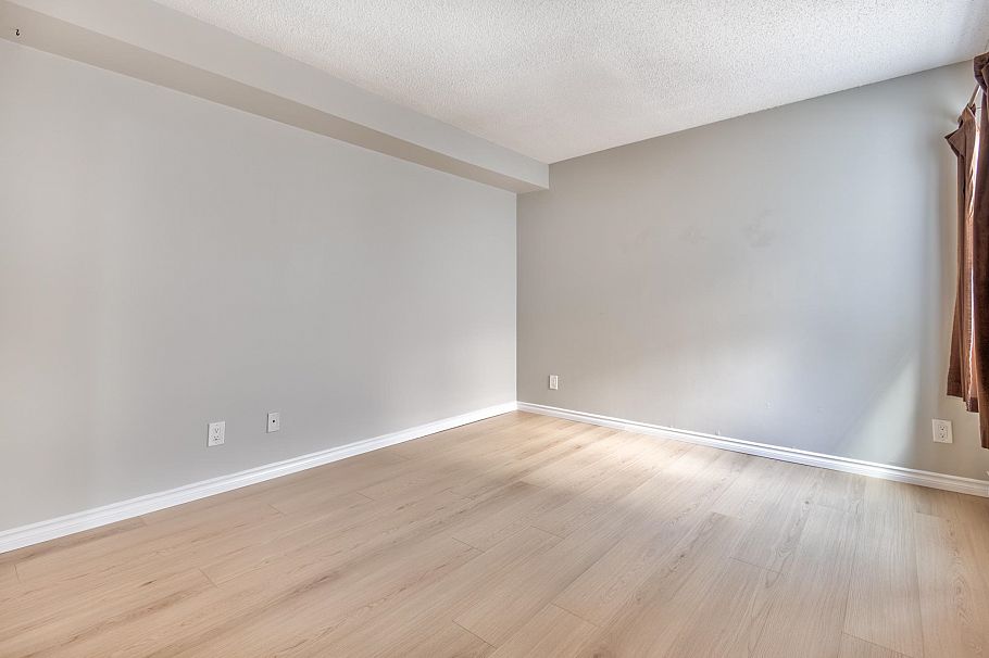 1365 W 8th Avenue Vancouver, BC - 19