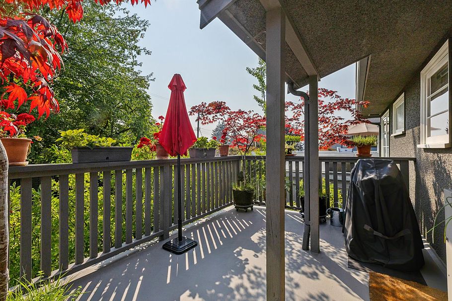 415 W 26th Street North Vancouver, BC - 26