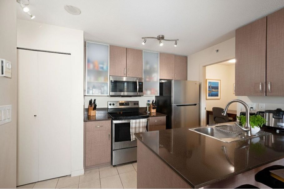 2201 977 Mainland Street Vancouver, BC - 9