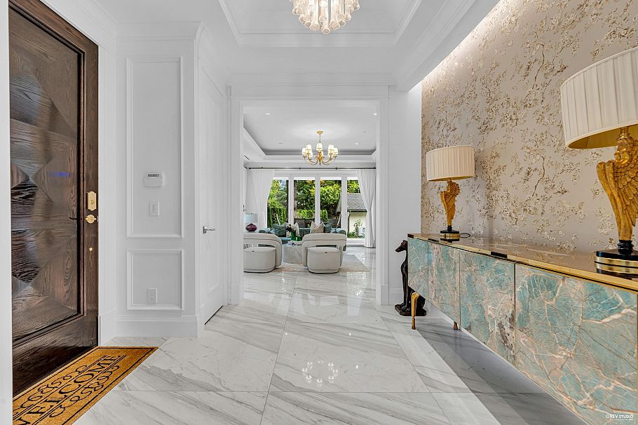 5188 Yew Street Vancouver, BC - 5