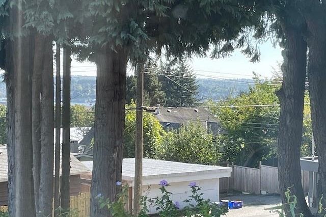 903 E Keith Road North Vancouver, BC - 3