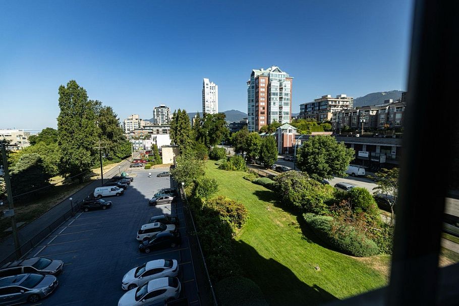 402 145 St. Georges Avenue North Vancouver, BC - 10