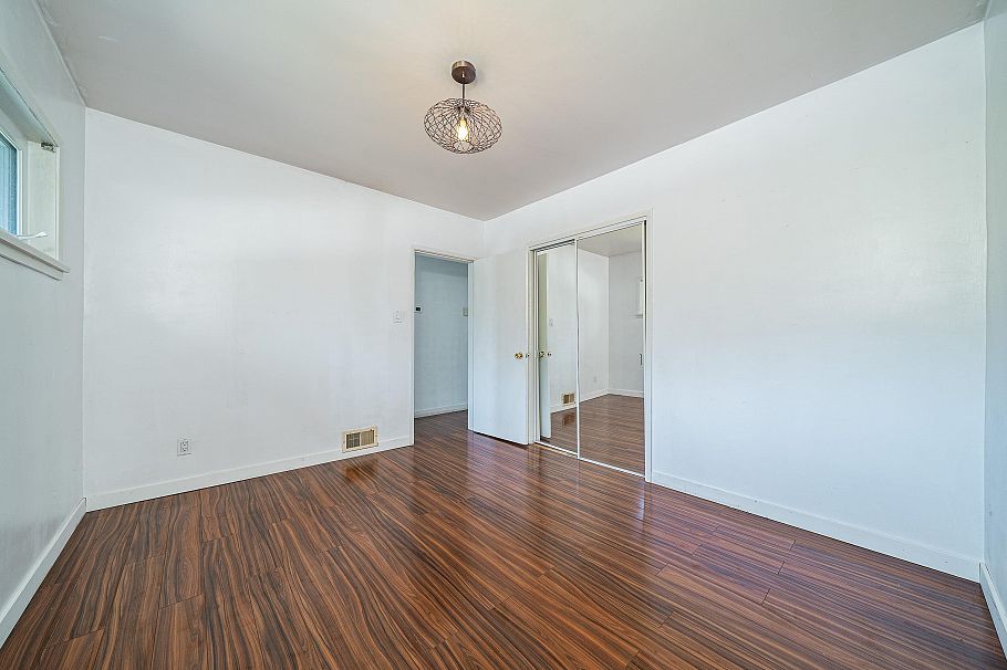 432 W 25th Street North Vancouver, BC - 22