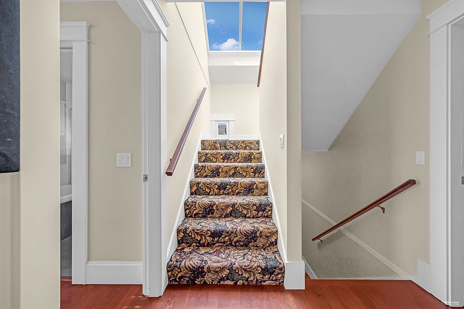 255 W 6th Street North Vancouver, BC - 28