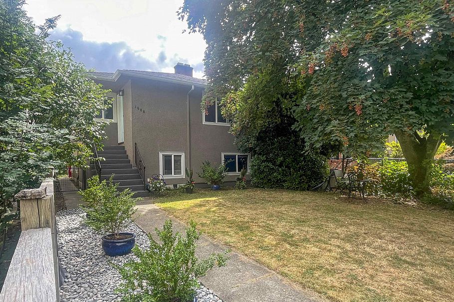 1688 E 29th Avenue Vancouver, BC - 22