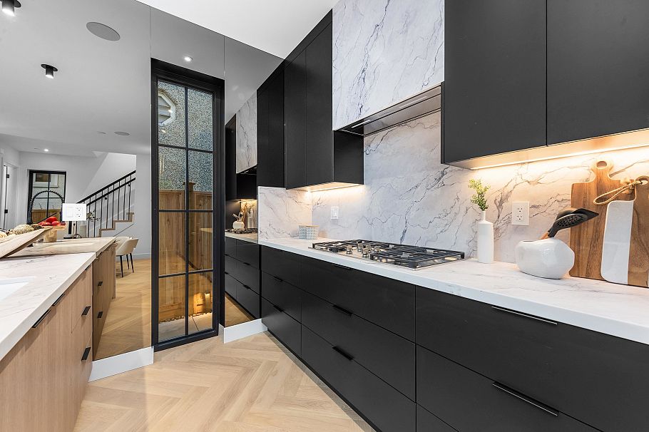 1 240 E 37th Avenue Vancouver, BC - 18