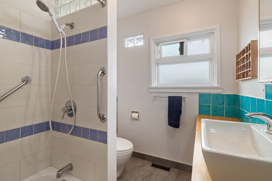 2743 Kitchener Street Vancouver, BC - 15