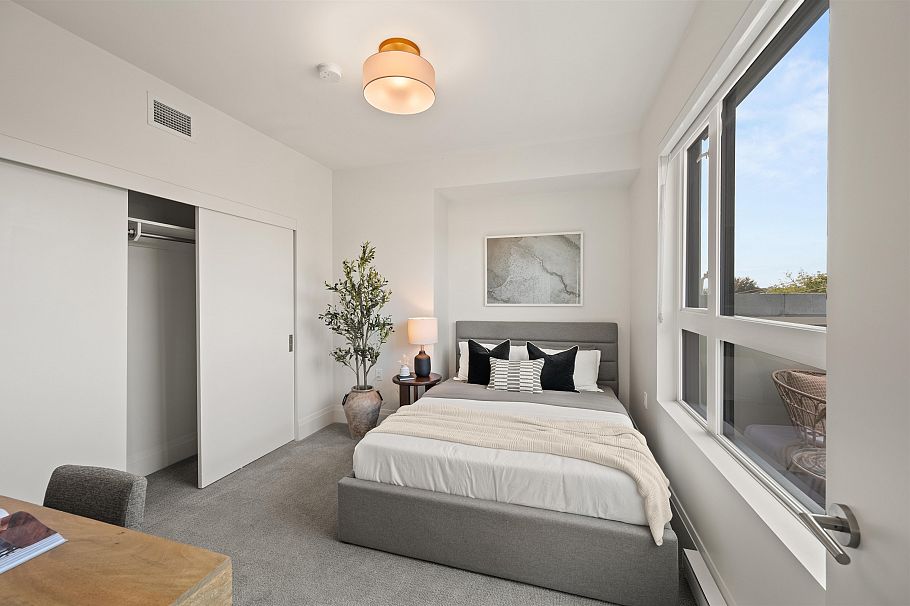 411 2550 Garden Drive Vancouver, BC - 12