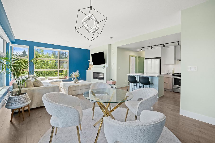 202 3602 Aldercrest Drive North Vancouver, BC - 1