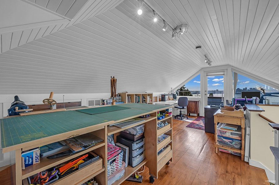 255 W 6th Street North Vancouver, BC - 30