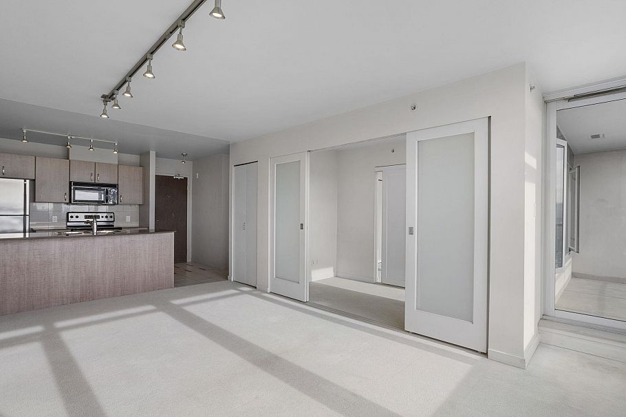 2613 610 Granville Street Vancouver, BC - 4