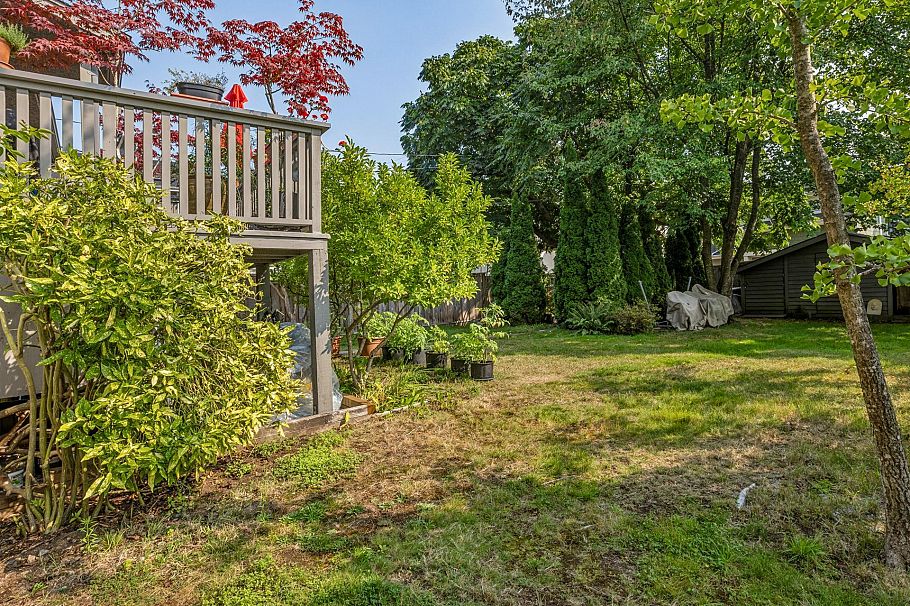 415 W 26th Street North Vancouver, BC - 37