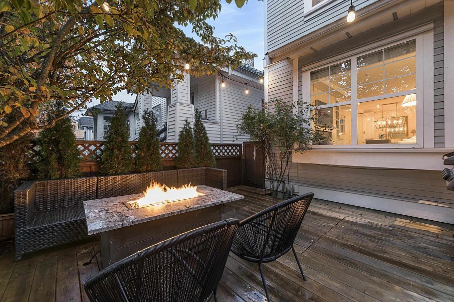 2888 Glen Drive Vancouver, BC - 7