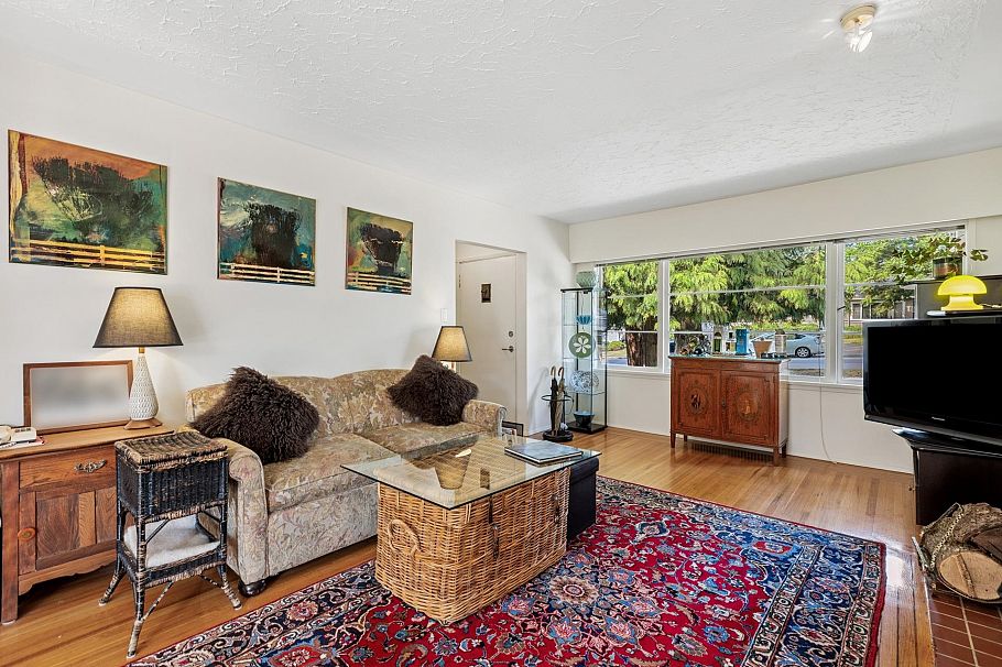 415 W 26th Street North Vancouver, BC - 5