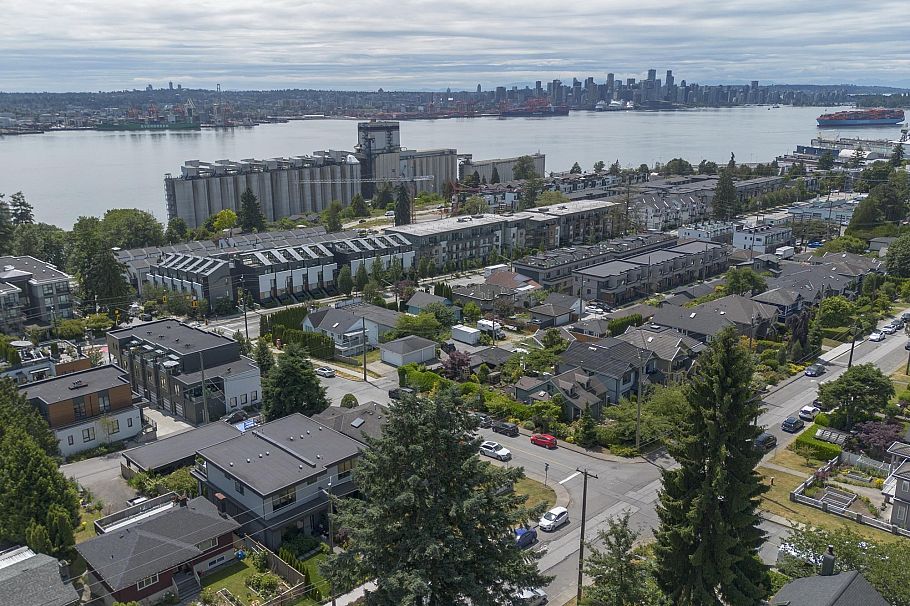 658 E 3rd Street North Vancouver, BC - 3