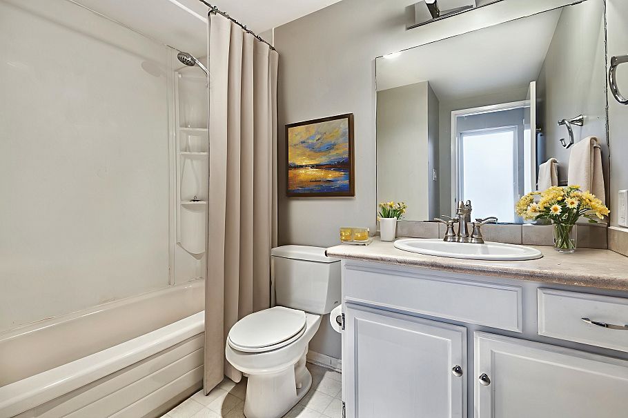 1365 W 8th Avenue Vancouver, BC - 23