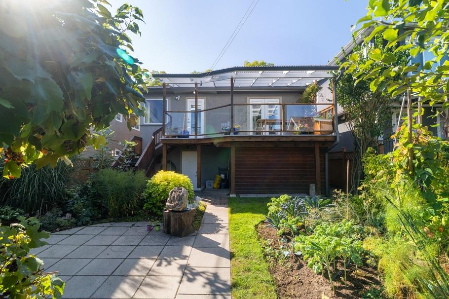 2743 Kitchener Street Vancouver, BC - 21