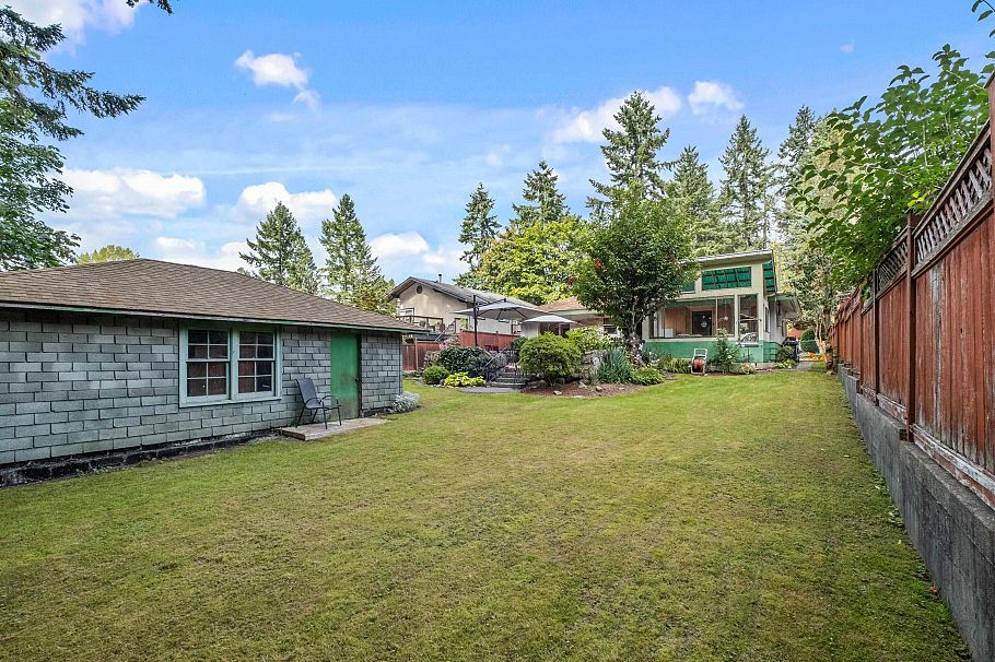 2239 Windridge Drive North Vancouver, BC - 35