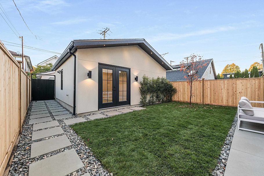 2 240 E 37th Avenue Vancouver, BC - 38