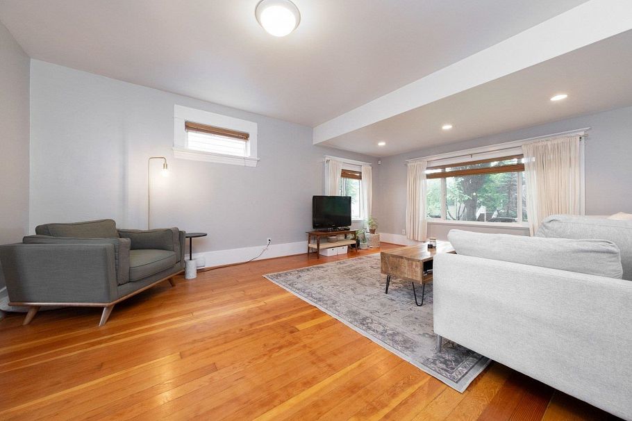 1449 E 10th Avenue Vancouver, BC - 3