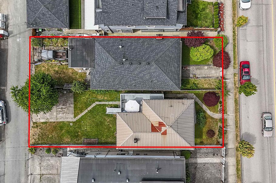 2354 E 33rd Avenue Vancouver, BC - 19