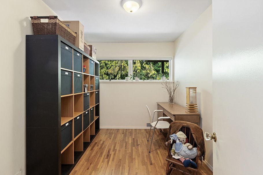 415 W 26th Street North Vancouver, BC - 20