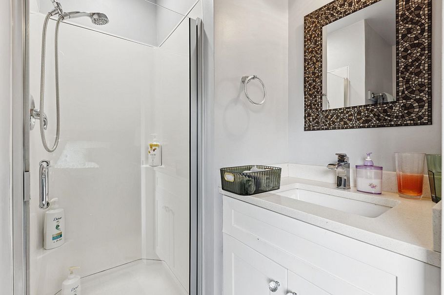 2923 W 32nd Avenue Vancouver, BC - 32