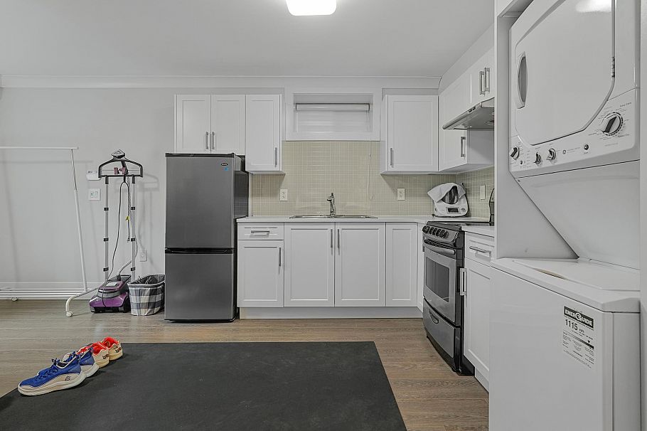 1895 W 60th Avenue Vancouver, BC - 22