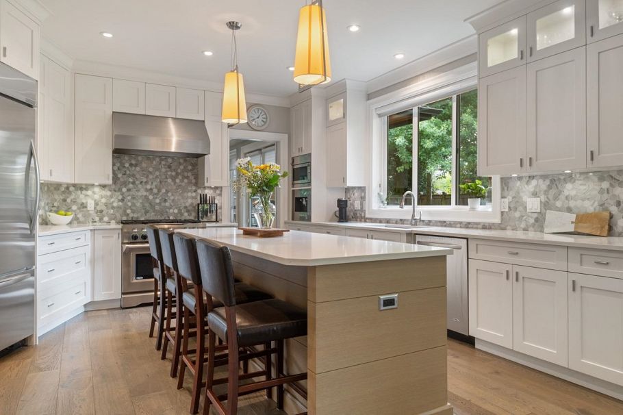 3365 Edgemont Boulevard North Vancouver, BC - 3