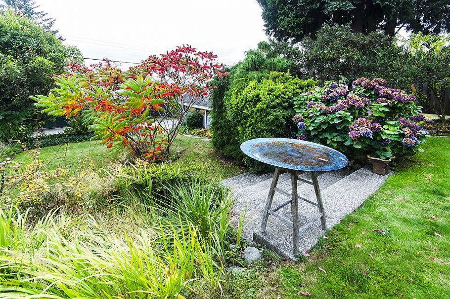 903 E Keith Road North Vancouver, BC - 30