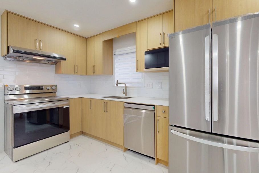 2066 W 44th Avenue Vancouver, BC - 9