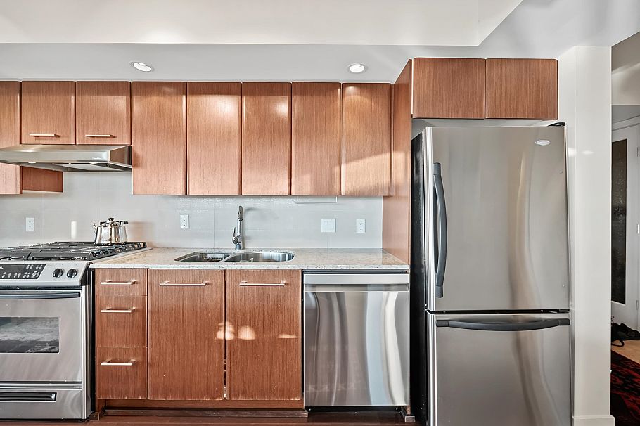 805 683 W Victoria Park North Vancouver, BC - 19