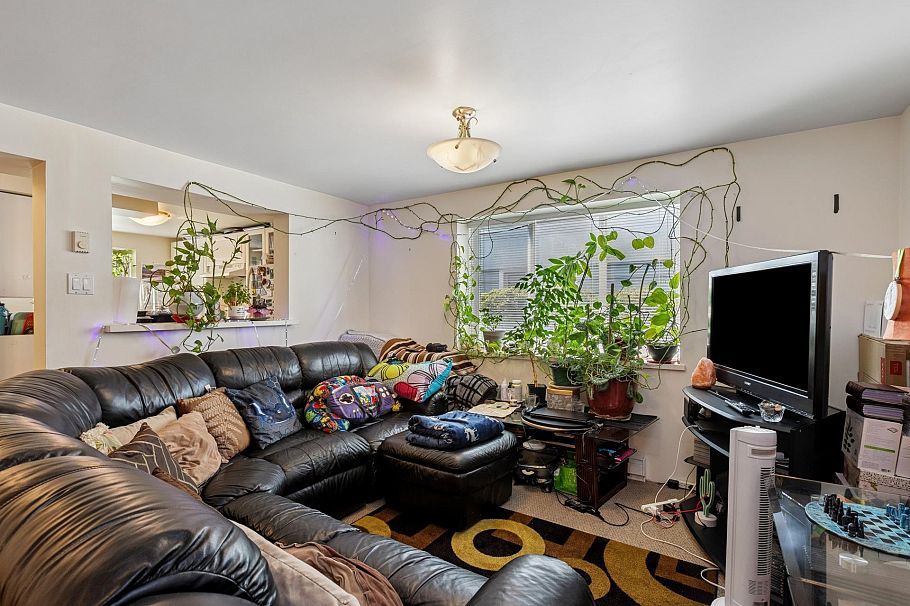 415 W 26th Street North Vancouver, BC - 29