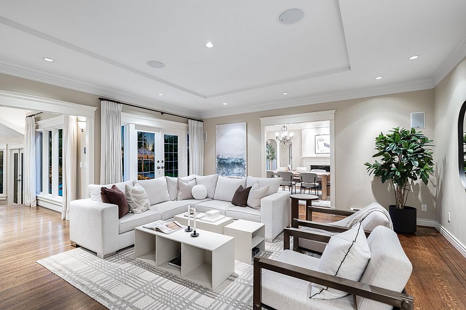 2716 W 49th Avenue Vancouver, BC - 5